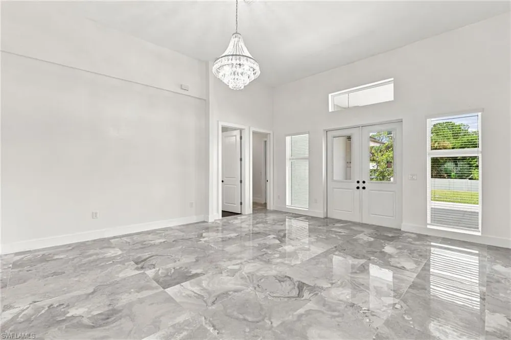 1853 Della Drive Naples, FL 34117