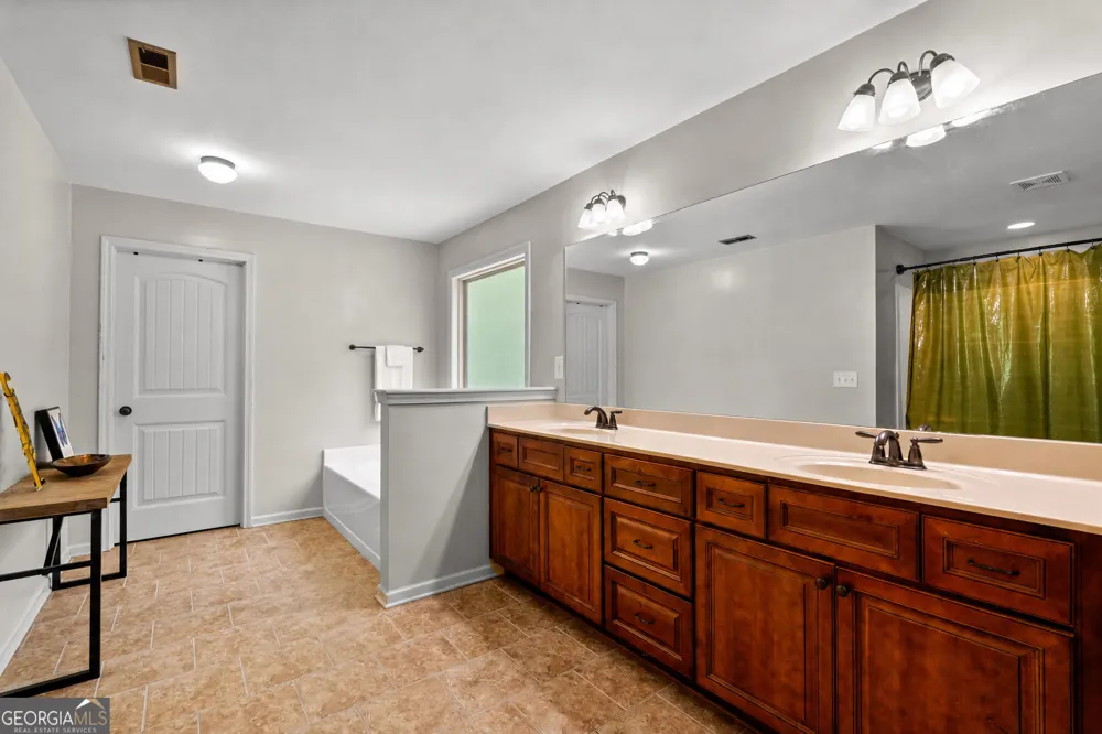 105 Renae LN Hogansville, GA 30230
