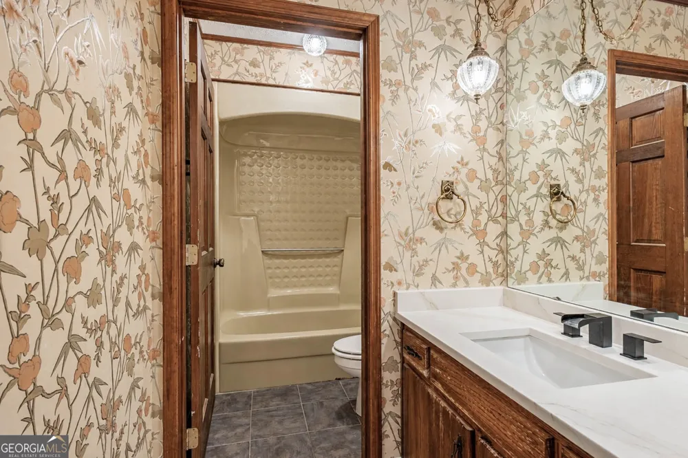 106 Anna Ridge DR Heflin, AL 36264