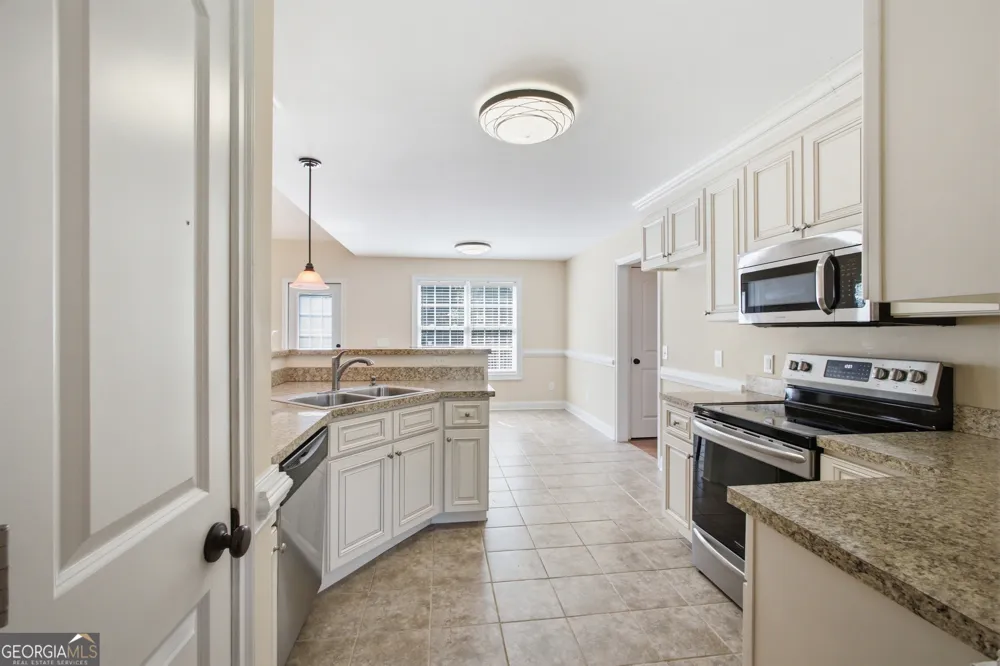 208 Stonington DR Mount Airy, GA 30563