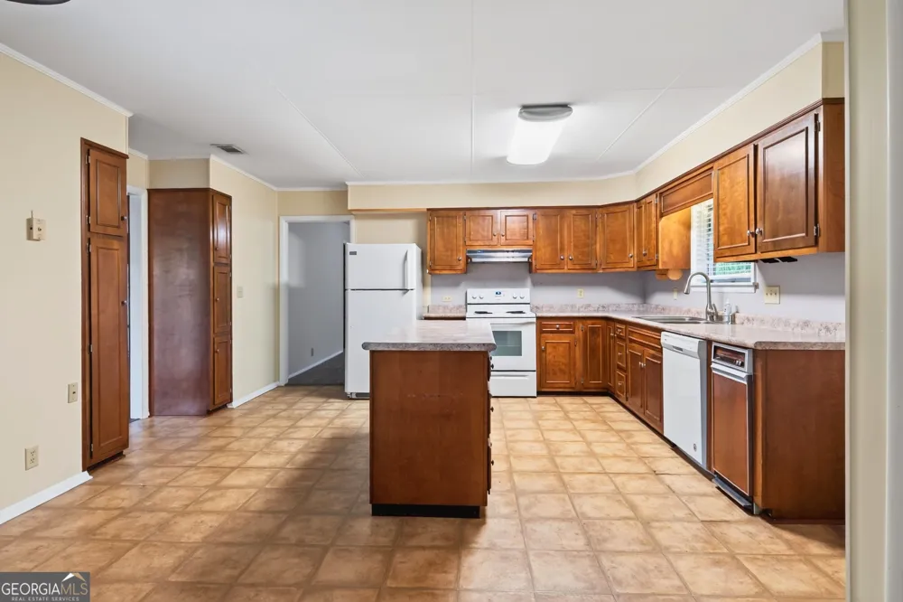 9441 Hwy 169 Glennville, GA 30427