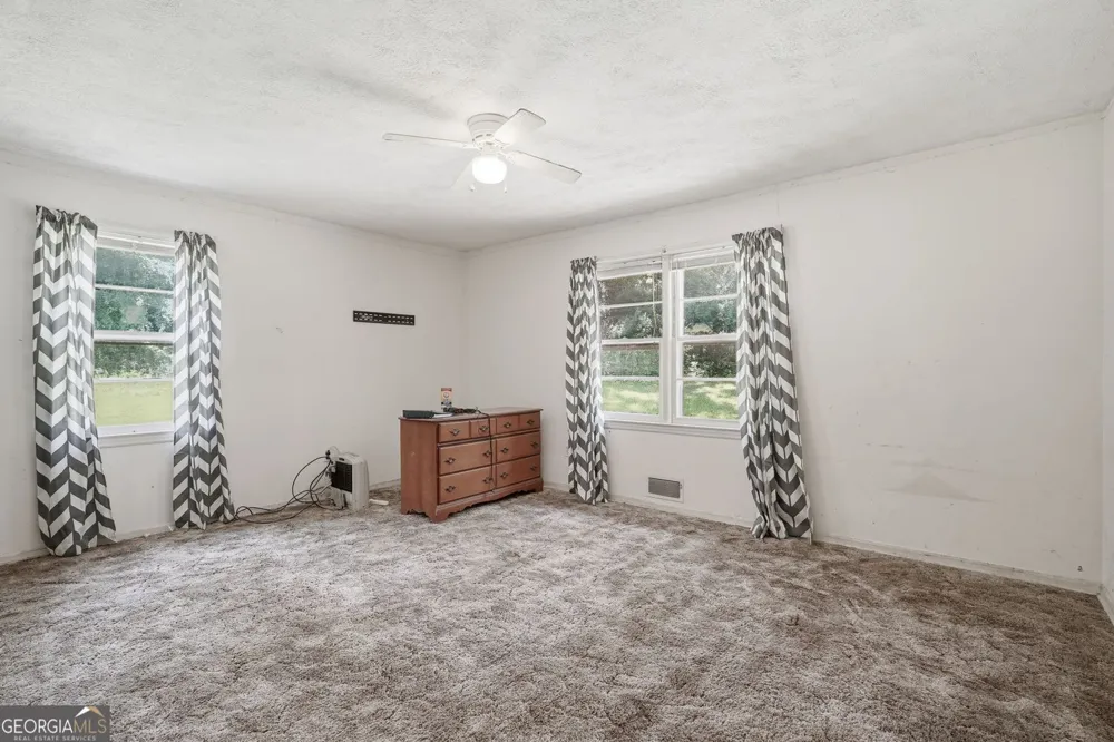 264 School ST Gillsville, GA 30543