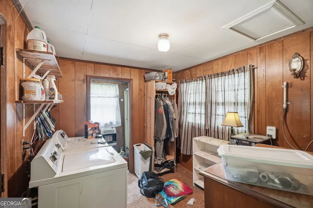 264 School ST Gillsville, GA 30543