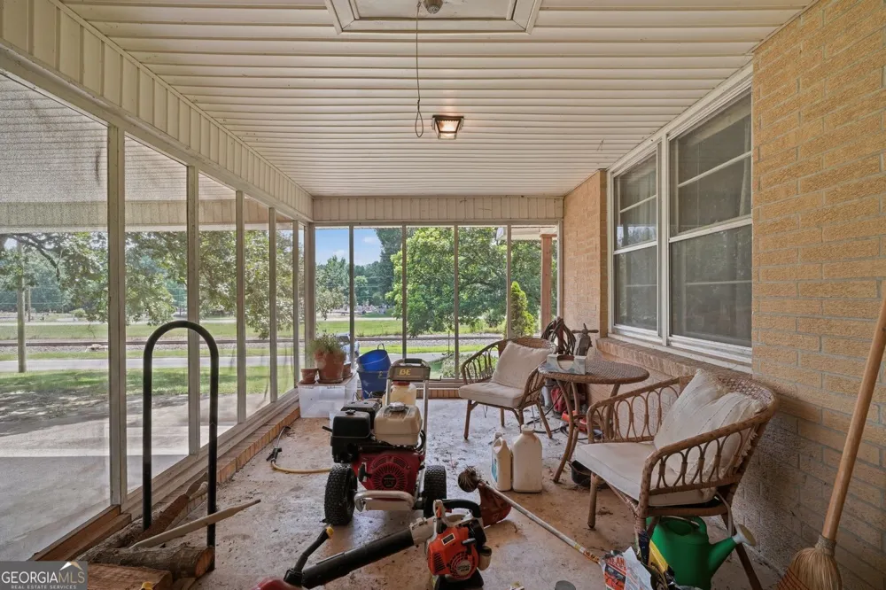 264 School ST Gillsville, GA 30543