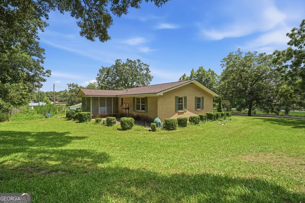264 School ST Gillsville, GA 30543