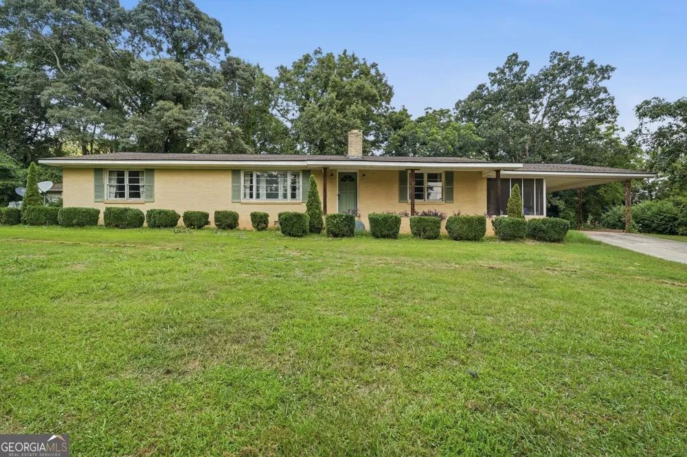 264 School ST Gillsville, GA 30543