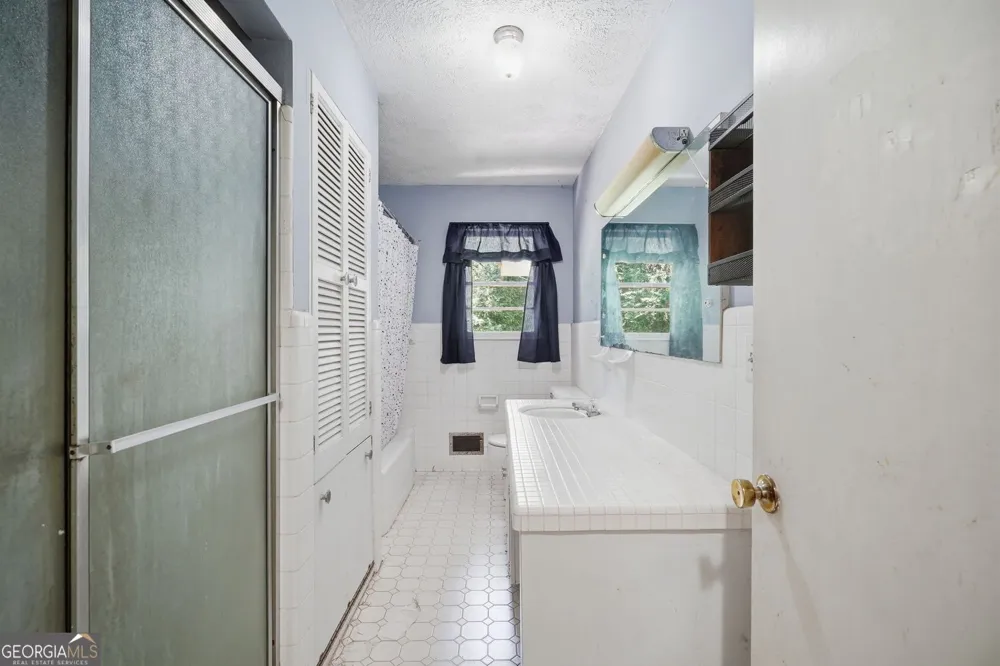 264 School ST Gillsville, GA 30543