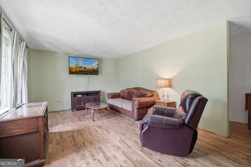 264 School ST Gillsville, GA 30543