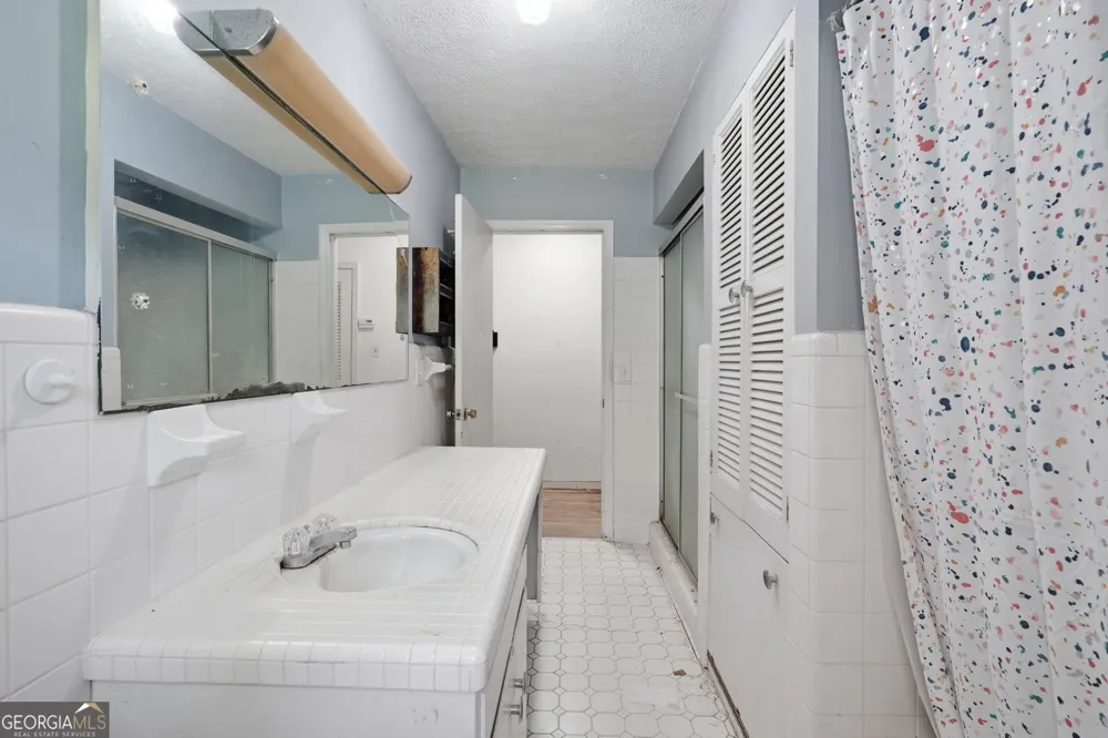 264 School ST Gillsville, GA 30543