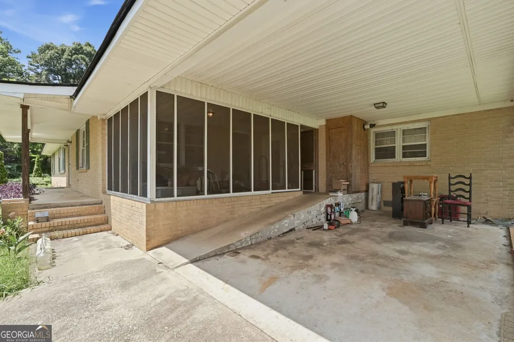 264 School ST Gillsville, GA 30543