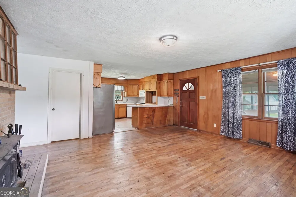 264 School ST Gillsville, GA 30543