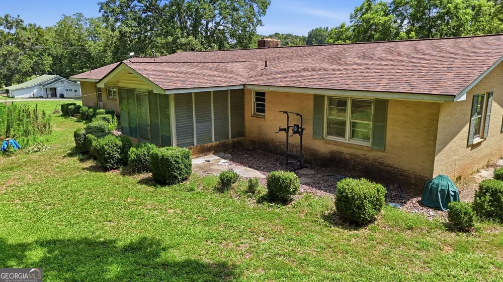 264 School ST Gillsville, GA 30543