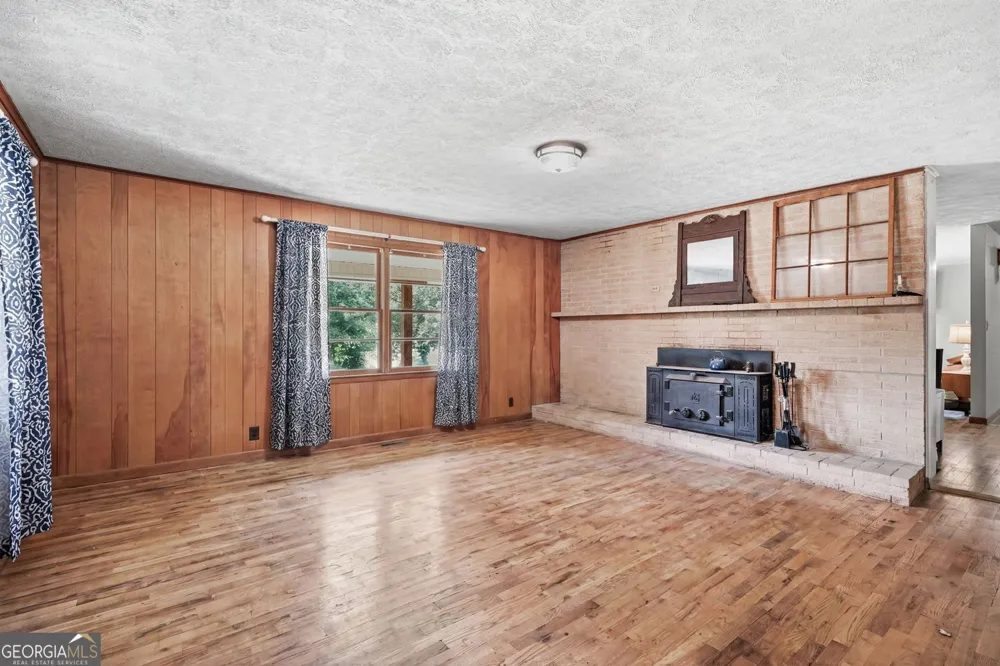 264 School ST Gillsville, GA 30543