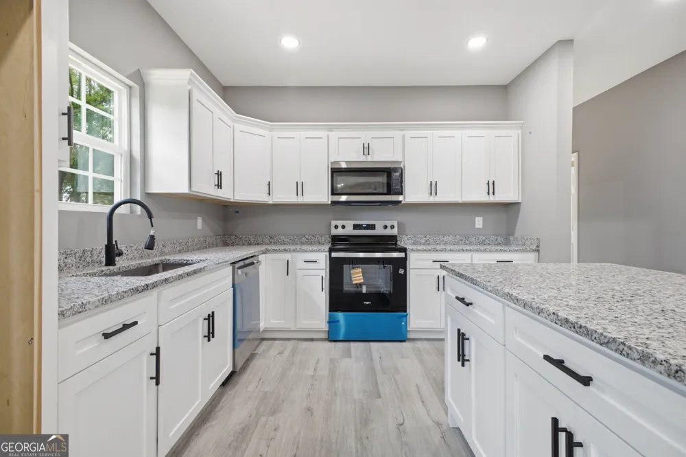 171 N DALE ST Calhoun, GA 30701