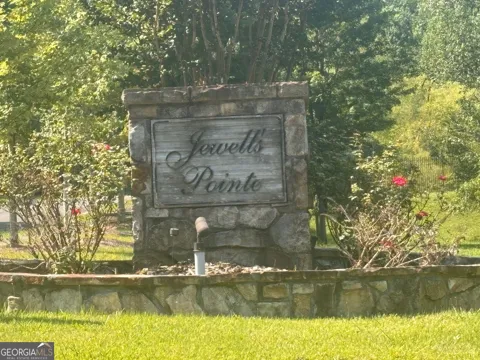 13 Jewell DR SE
