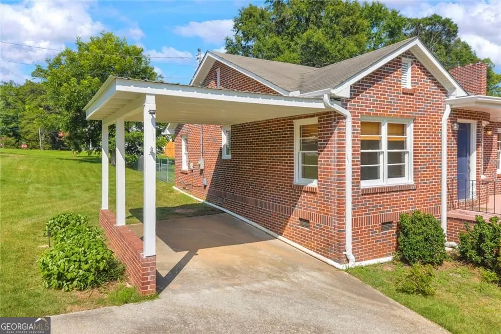 142 Ola ST Toccoa, GA 30577