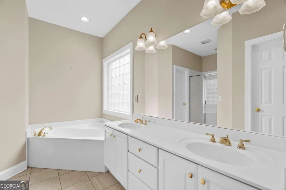 112 Bristol PL SE Calhoun, GA 30701
