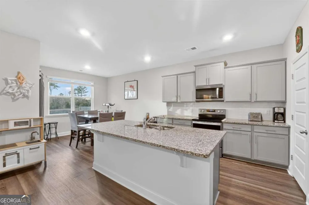 638 Logging Hill DR Richmond Hill, GA 31324