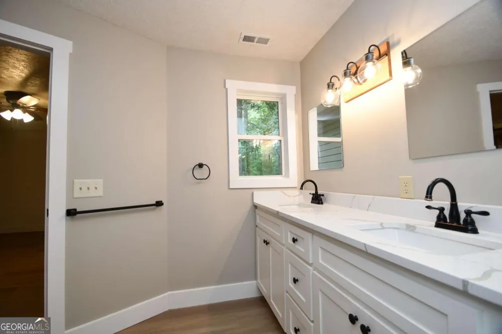 257 Lake Place DR Lavonia, GA 30553