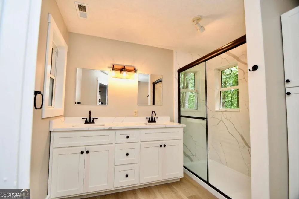 257 Lake Place DR Lavonia, GA 30553