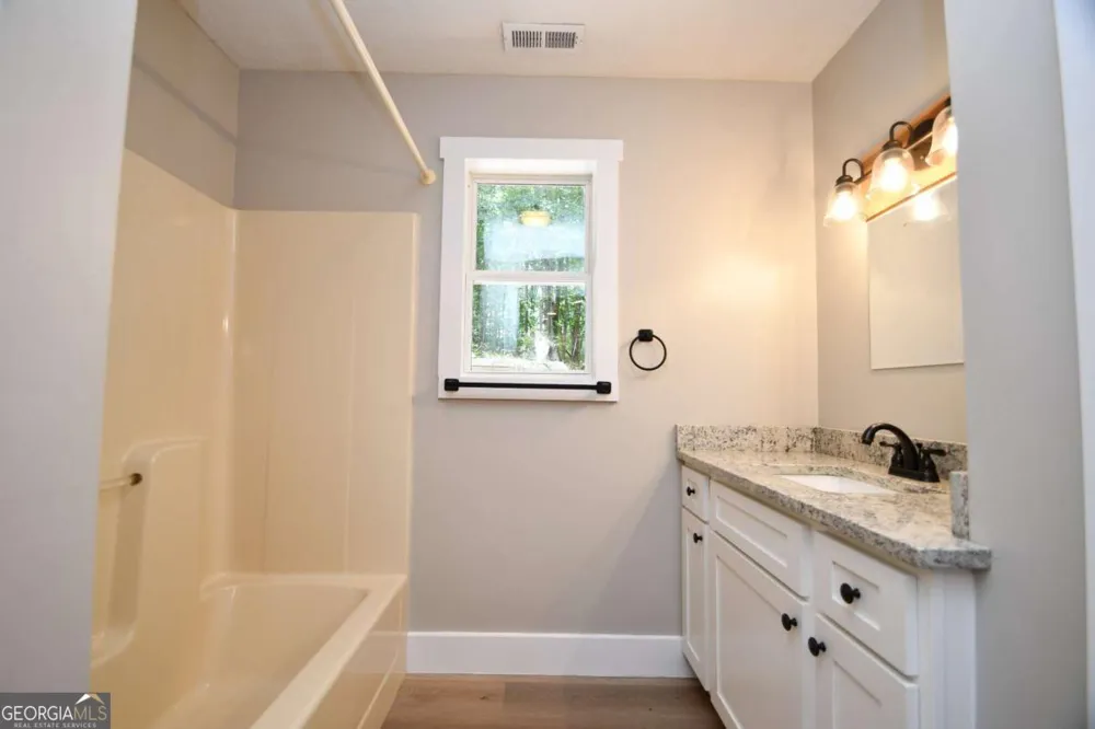 257 Lake Place DR Lavonia, GA 30553