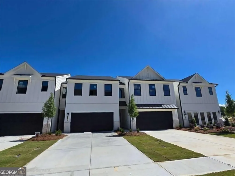 7481 Clover LN Flowery Branch, GA 30542