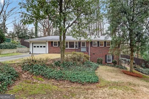 2560 Skyland TRL NE