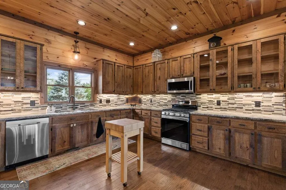 9 Kensington DR Mineral Bluff, GA 30559