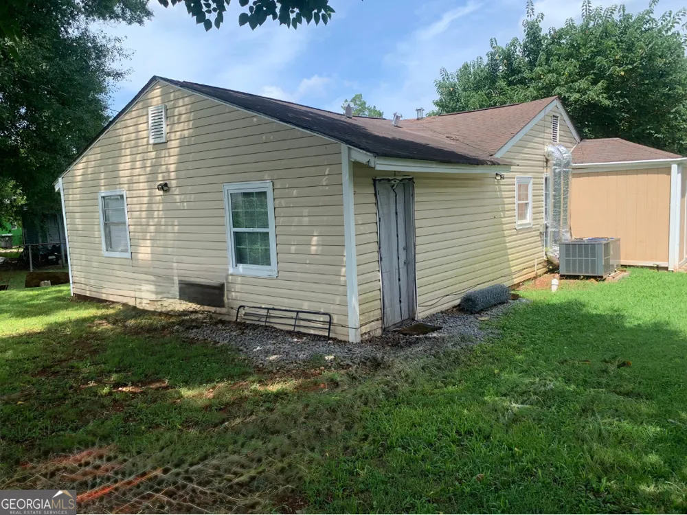 1933 Henry Crumpton DR SW Birmingham, AL 35211