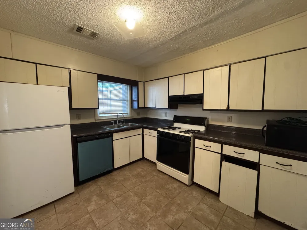 5140 High Point RD Union City, GA 30291