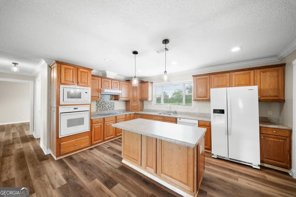 703 Dave Callaway RD Collins, GA 30421