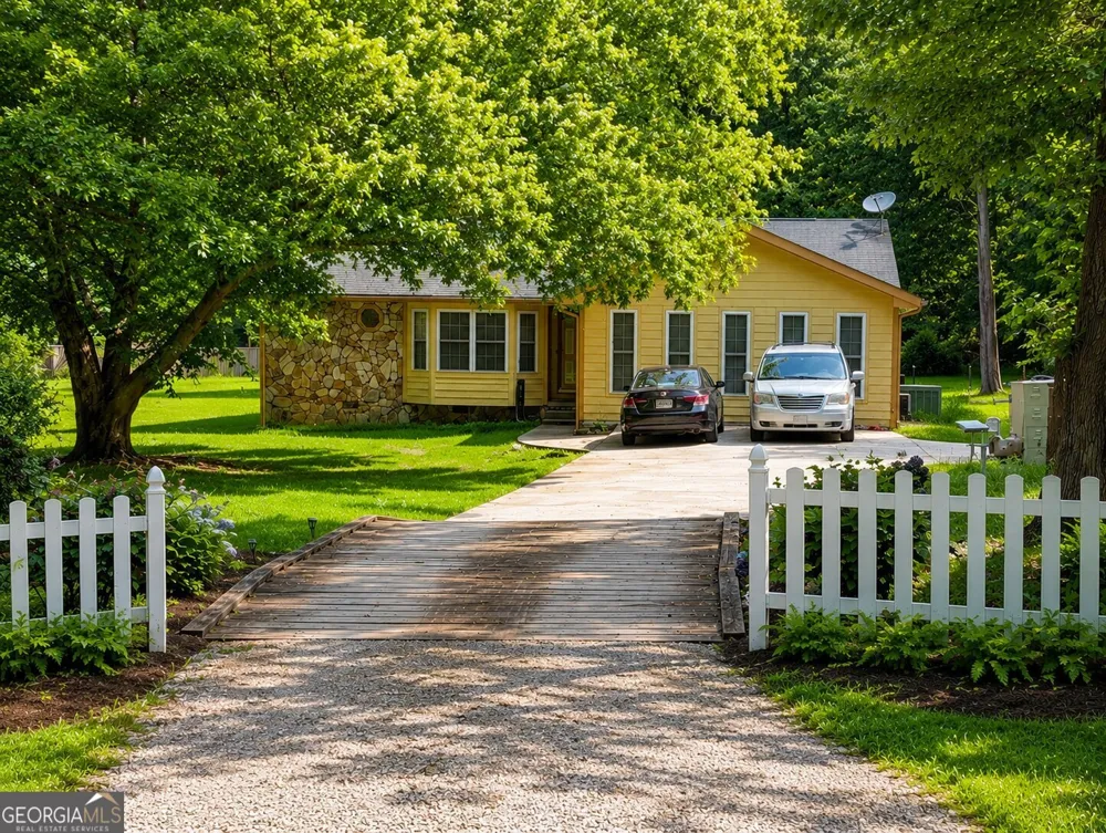 30 Price DR Locust Grove, GA 30248