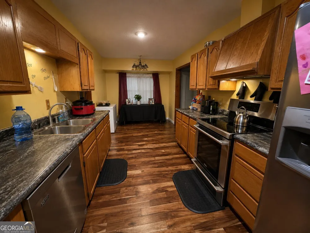 30 Price DR Locust Grove, GA 30248