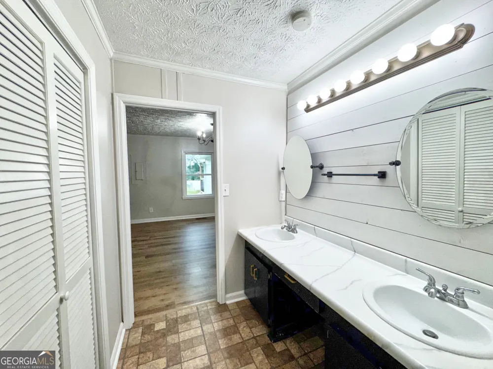 5 Lake DR LaGrange, GA 30241