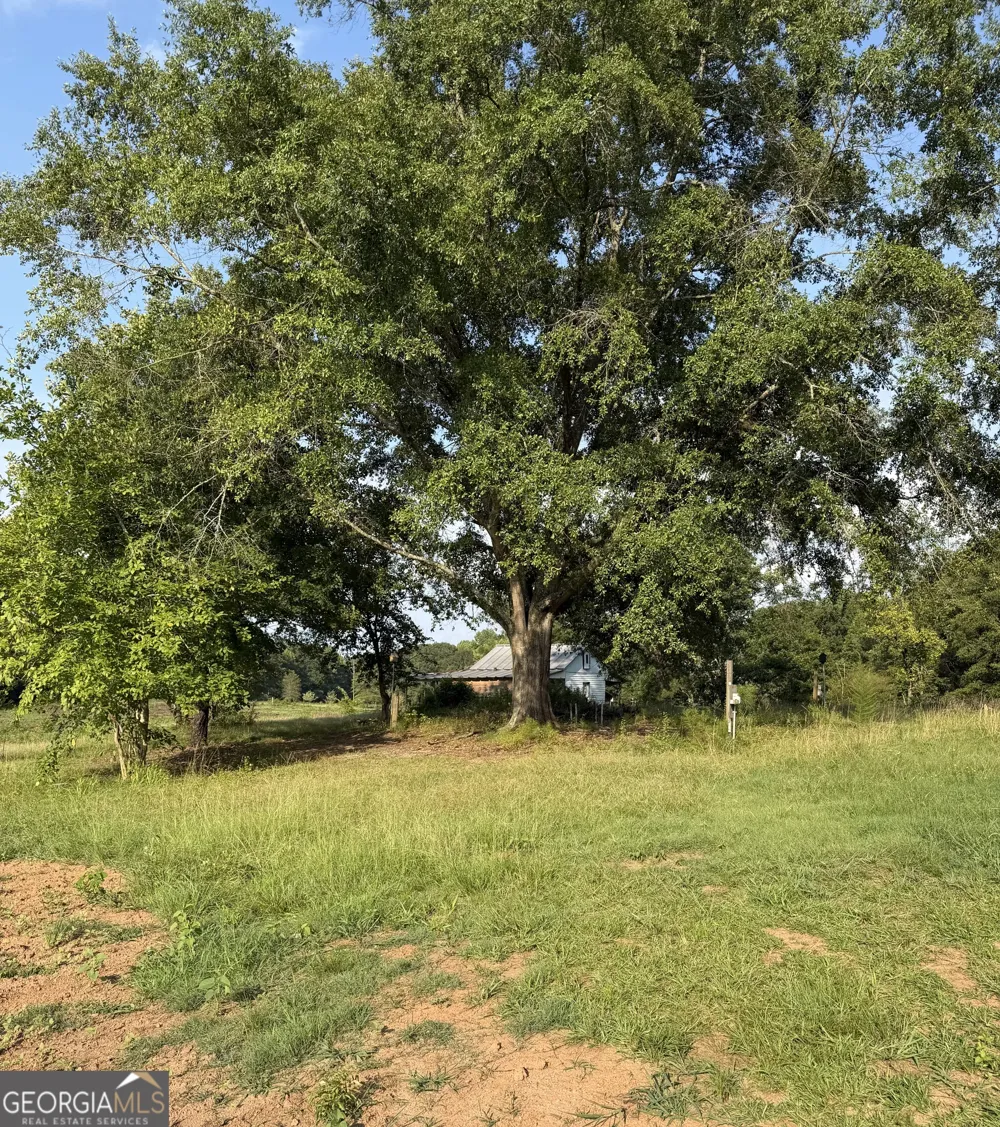 2135 Moss RD Gay, GA 30218