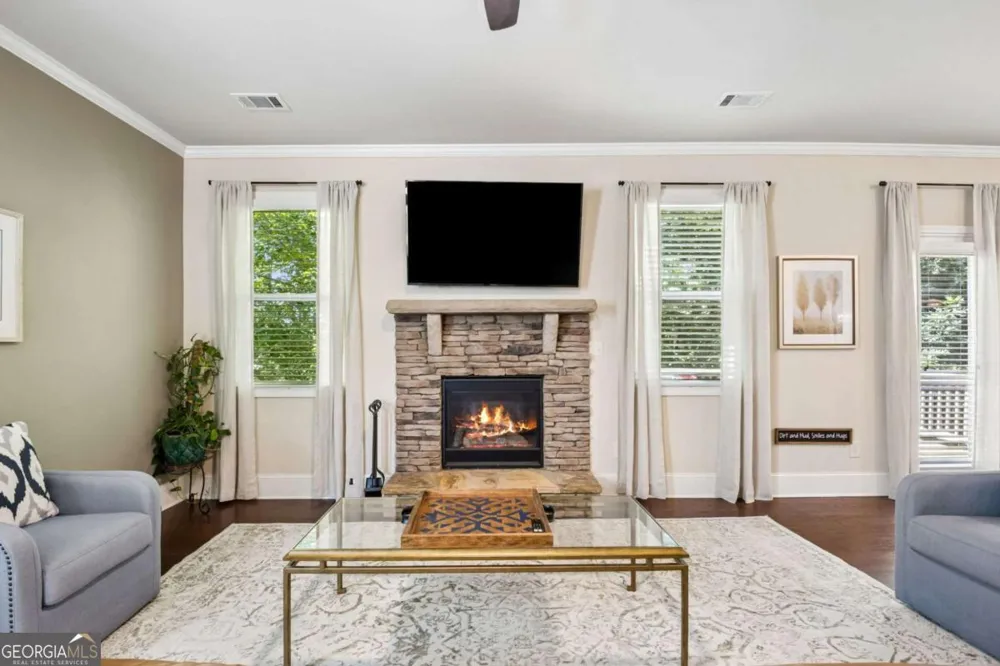 6904 Big Sky DR Flowery Branch, GA 30542