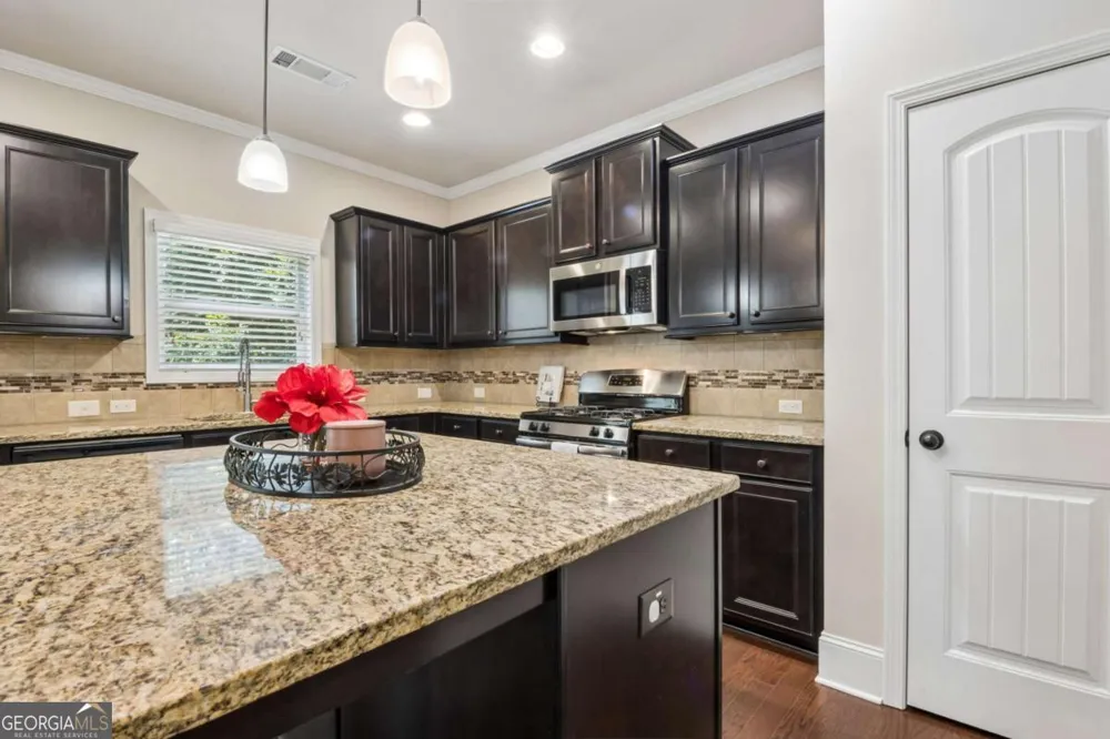 6904 Big Sky DR Flowery Branch, GA 30542