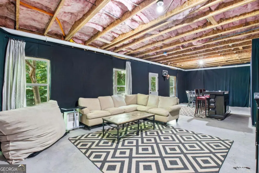 6904 Big Sky DR Flowery Branch, GA 30542