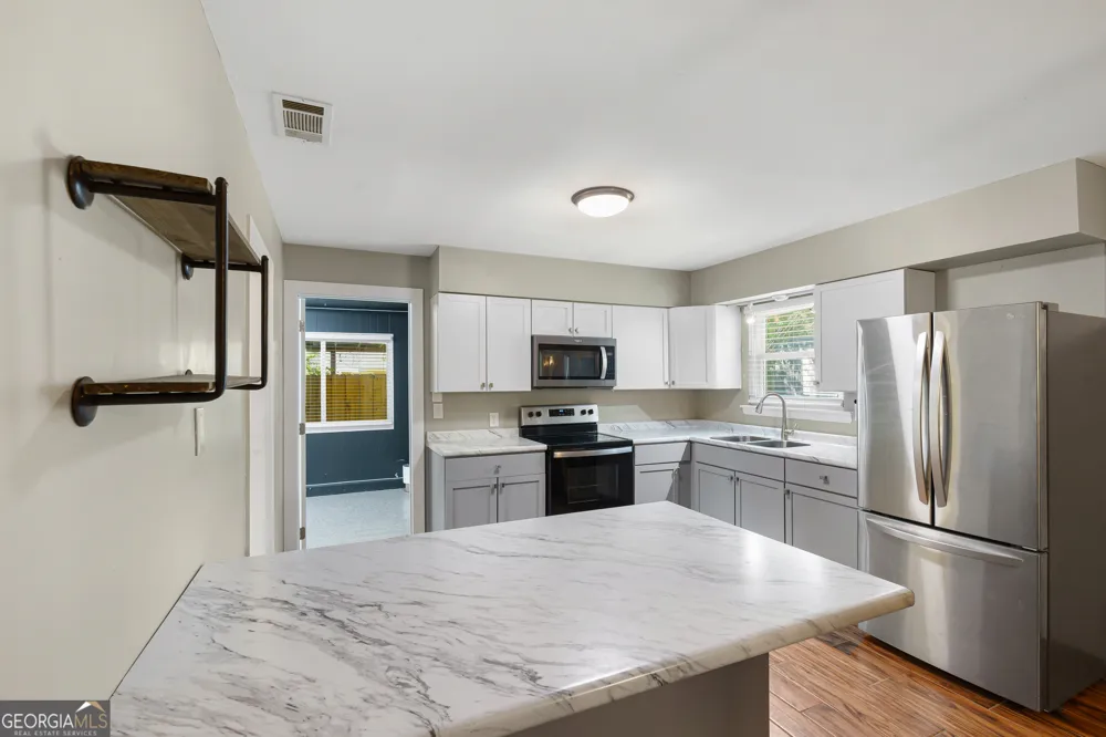 17 Regent DR Savannah, GA 31406