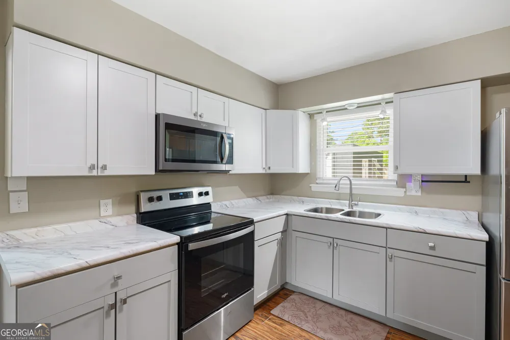 17 Regent DR Savannah, GA 31406
