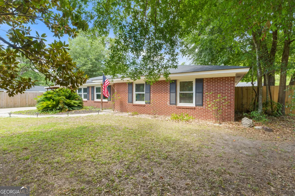 17 Regent DR Savannah, GA 31406