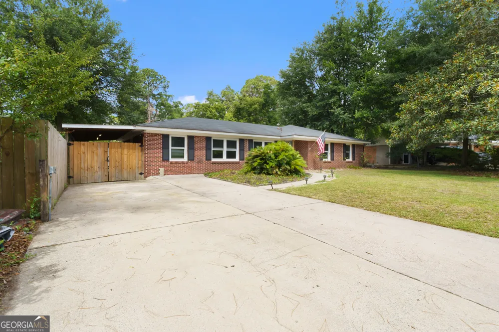 17 Regent DR Savannah, GA 31406