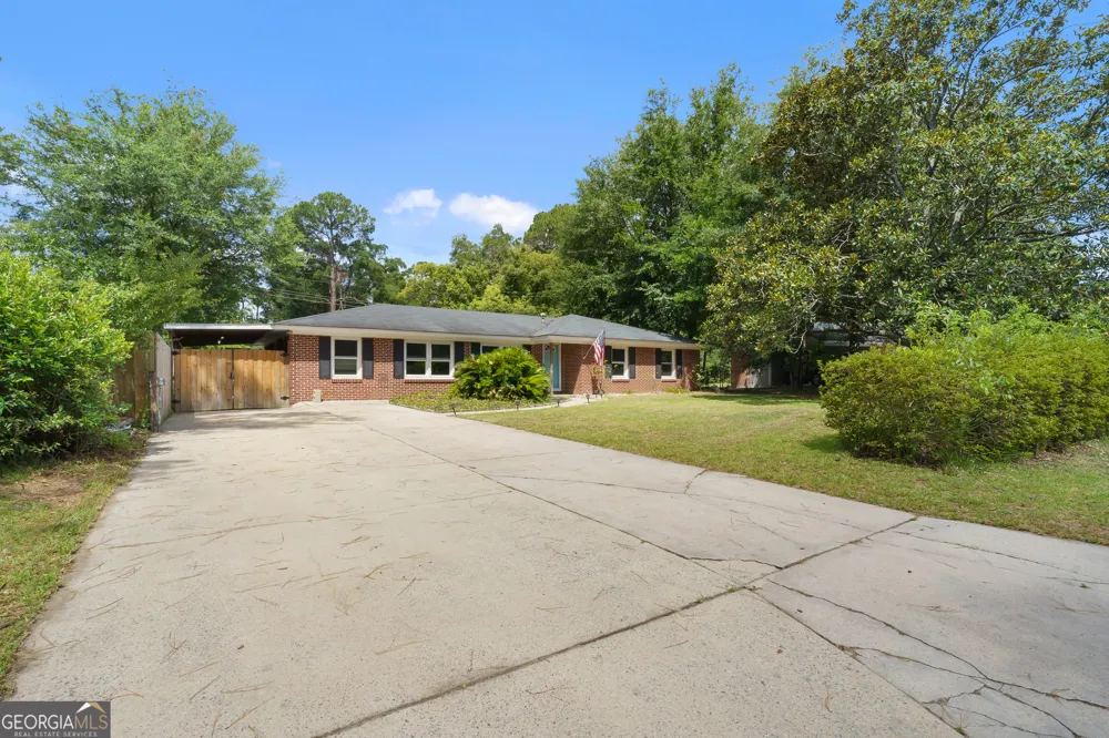 17 Regent DR Savannah, GA 31406