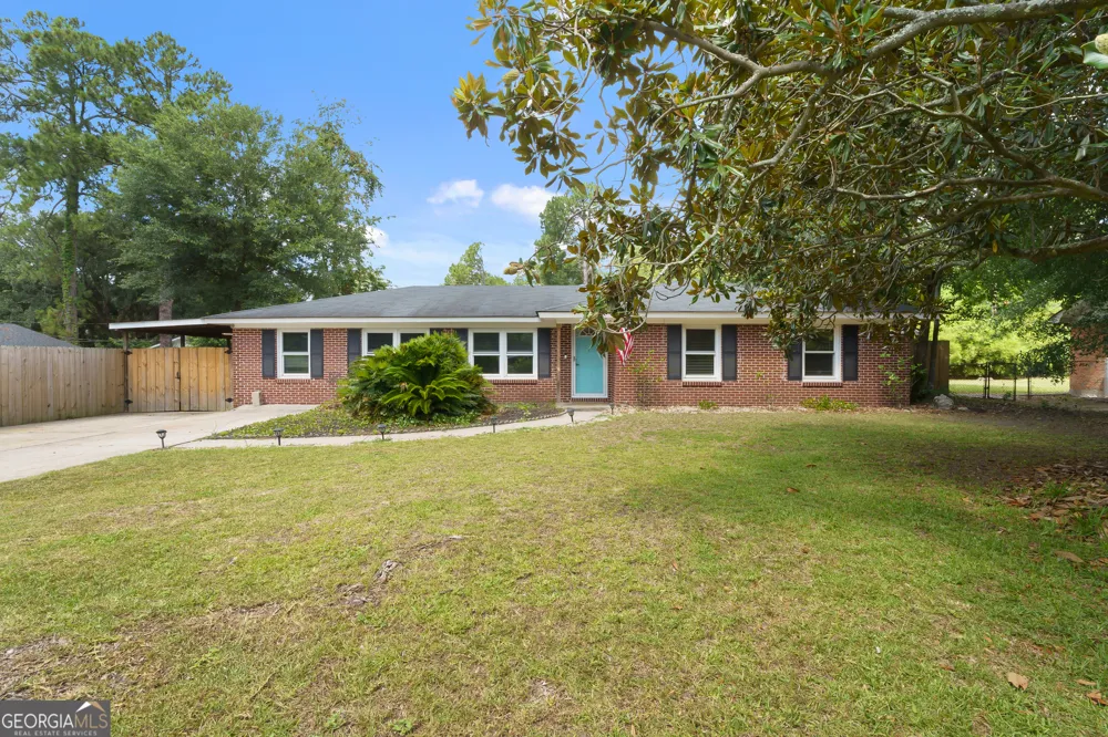 17 Regent DR Savannah, GA 31406