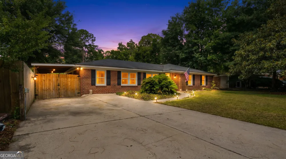 17 Regent DR Savannah, GA 31406