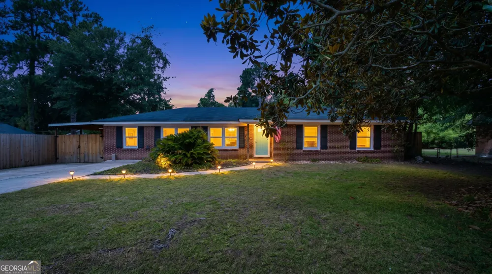 17 Regent DR Savannah, GA 31406