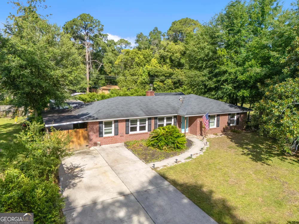 17 Regent DR Savannah, GA 31406