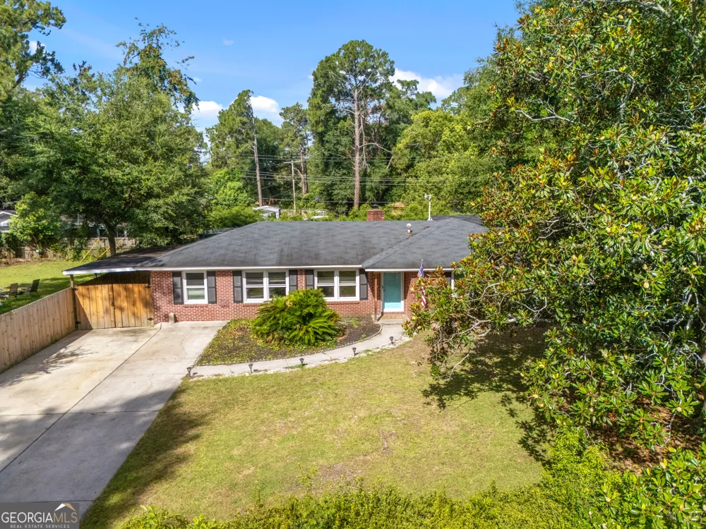 17 Regent DR Savannah, GA 31406
