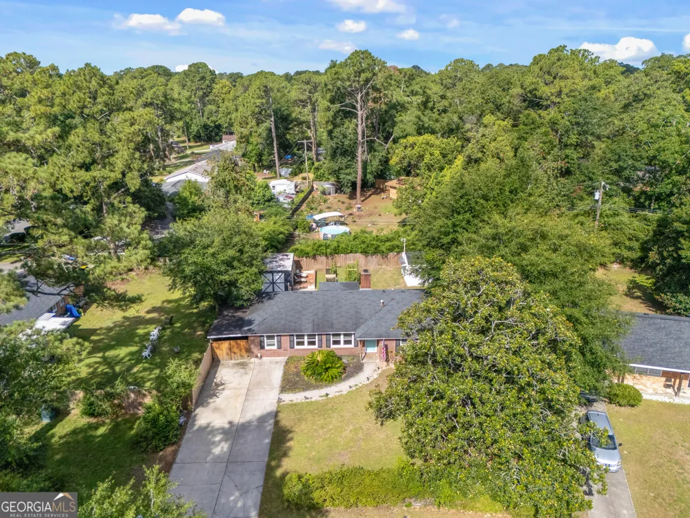 17 Regent DR Savannah, GA 31406