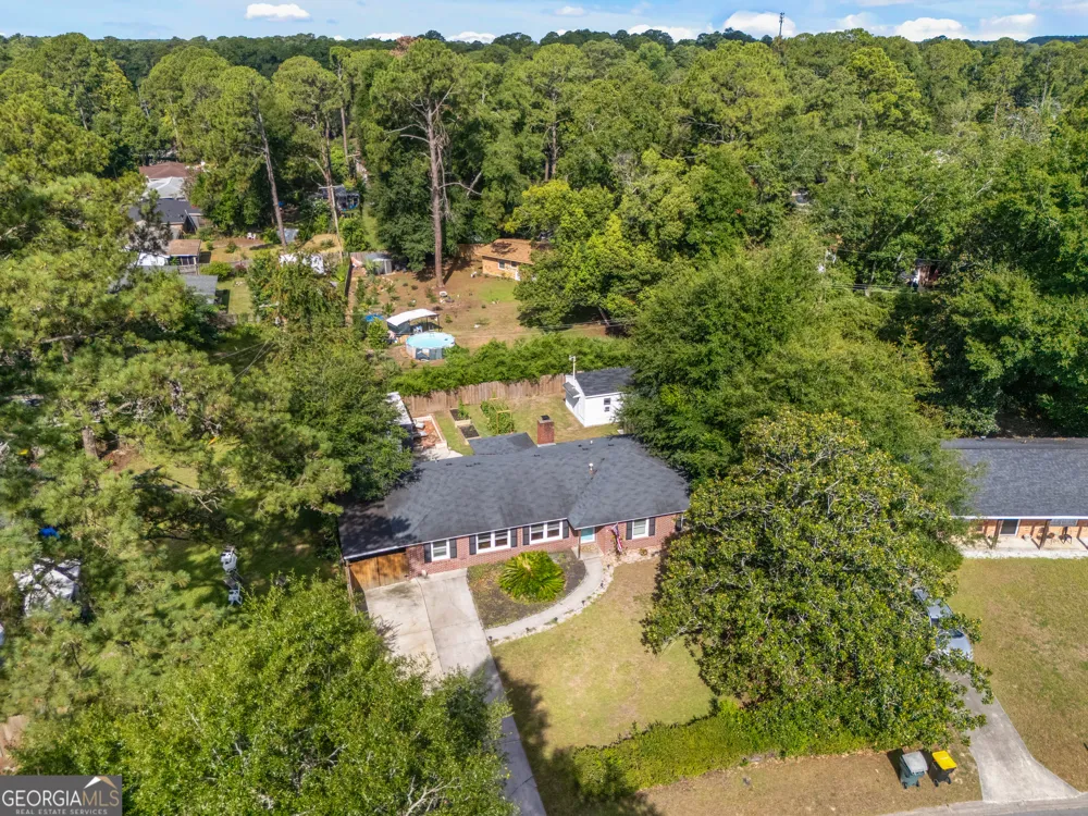 17 Regent DR Savannah, GA 31406